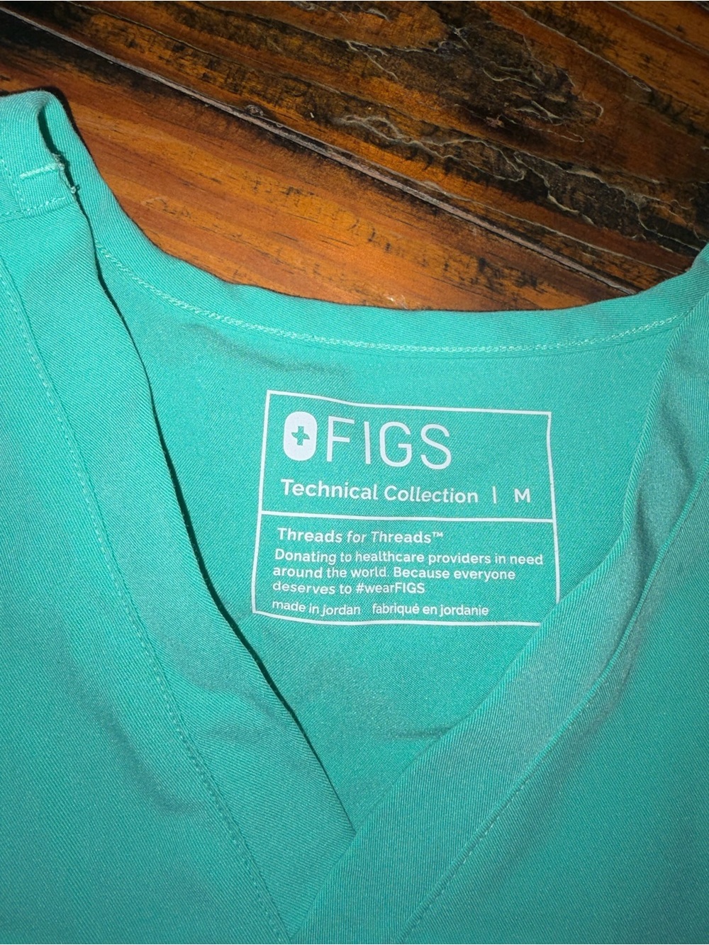 FIGS surgical green scrub set - Picture 5 of 6